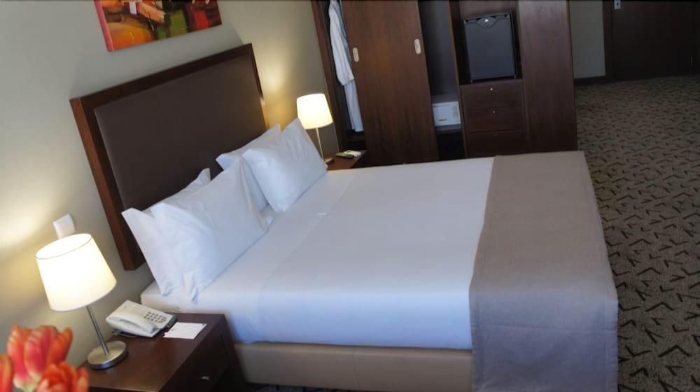 Skyna Hotel Луанда  Экстерьер фото